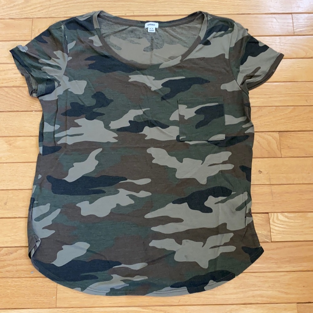 Garage camouflage pocket t-shirt size medium